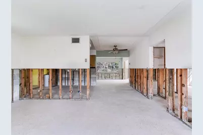 16105 1st Street E, Redington Beach, FL 33708 - Photo 9