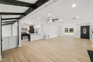 8807 Overlook Dr, Wesley Chapel, FL 33545 - Photo 3