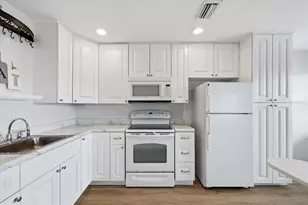 1001 77th Ave N, Saint Petersburg, FL 33702 - Photo 7