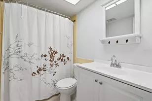 1001 77th Ave N, Saint Petersburg, FL 33702 - Photo 11