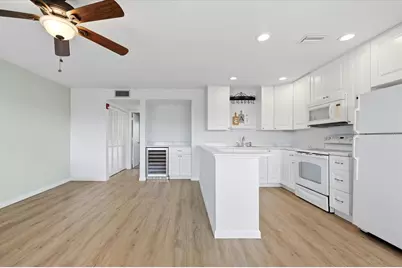 1001 77th Avenue N #307, Saint Petersburg, FL 33702 - Photo 3