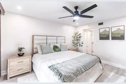 1125 W Peppertree Drive #402, Sarasota, FL 34242 - Photo 17