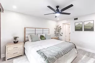 1125 W Peppertree Dr, Sarasota, FL 34242 - Photo 17