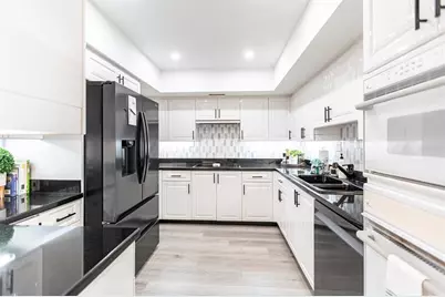 1125 W Peppertree Drive #402, Sarasota, FL 34242 - Photo 11