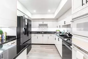 1125 W Peppertree Dr, Sarasota, FL 34242 - Photo 11