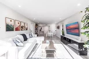 1125 W Peppertree Dr, Sarasota, FL 34242 - Photo 3