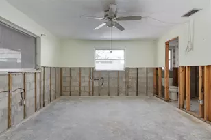 1760 Georgia Ave NE, Saint Petersburg, FL 33703 - Photo 15