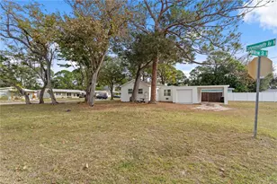 134 SW Lincoln Cir N, Saint Petersburg, FL 33703 - Photo 25