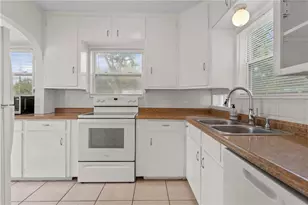 134 SW Lincoln Cir N, Saint Petersburg, FL 33703 - Photo 11