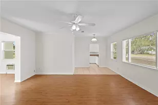 134 SW Lincoln Cir N, Saint Petersburg, FL 33703 - Photo 7