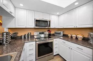 2353 Hanover Dr, Dunedin, FL 34698 - Photo 11