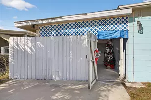 7618 Lavender Ln, Tampa, FL 33619 - Photo 11