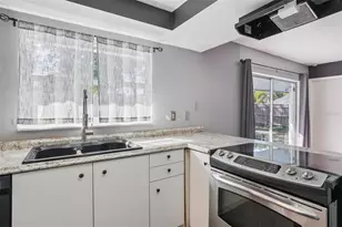 618 Rollingwood Ln, Valrico, FL 33594 - Photo 7