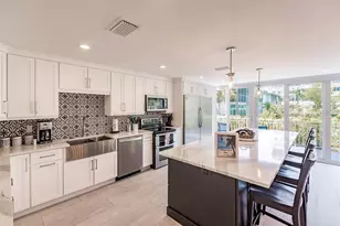 1125 W Peppertree Dr, Sarasota, FL 34242 - Photo 13