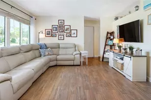 731 44th Ave NE, Saint Petersburg, FL 33703 - Photo 3