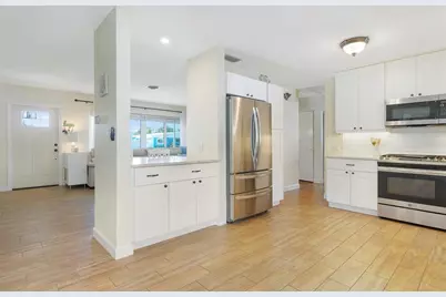 731 44th Avenue NE, Saint Petersburg, FL 33703 - Photo 5