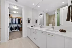 301 1st St S, Saint Petersburg, FL 33701 - Photo 13