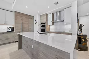301 1st St S, Saint Petersburg, FL 33701 - Photo 5