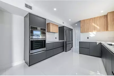 16107 Pebblebrook Drive, Tampa, FL 33624 - Photo 9