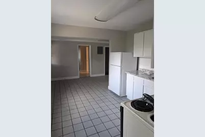 303 E Hydrangia Street, Tampa, FL 33612 - Photo 9