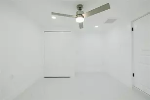 3546 Boca Ciega Dr N, Saint Petersburg, FL 33710 - Photo 21