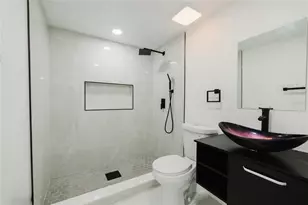 3546 Boca Ciega Dr N, Saint Petersburg, FL 33710 - Photo 17
