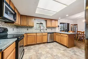 7343 Andre Dr, Zephyrhills, FL 33541 - Photo 11