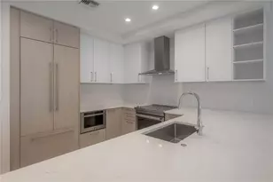 275 1st Ave S, Saint Petersburg, FL 33701 - Photo 11