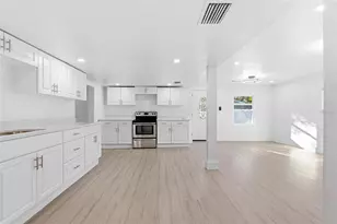 2305 E 148th Ave, Lutz, FL 33549 - Photo 9