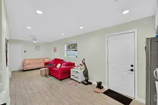 1933 10th St S, Saint Petersburg, FL 33705 - Photo 65