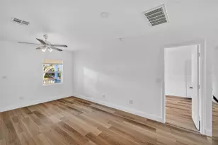 1933 10th St S, Saint Petersburg, FL 33705 - Photo 15