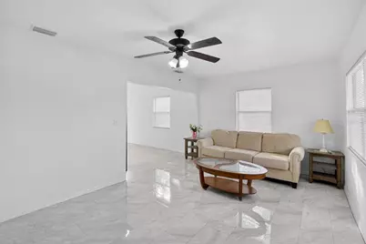 2350 38th Avenue N, Saint Petersburg, FL 33713 - Photo 3