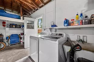 1021 35th Ave N, Saint Petersburg, FL 33704 - Photo 17