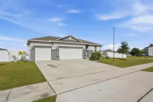 2201 Gladiolus Ln Ln, Mascotte, FL 34753 - Photo 3
