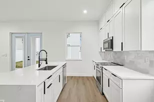 1751 27th Ave N, Saint Petersburg, FL 33713 - Photo 21