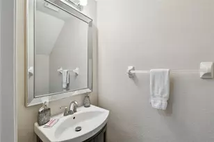 3174 Bayshore Oaks Dr, Tampa, FL 33611 - Photo 9