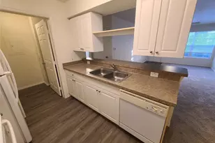 36232 Misty Oaks Dr, Zephyrhills, FL 33541 - Photo 9