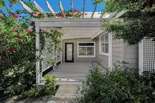 1122 E Oakwood St, Tarpon Springs, FL 34689 - Photo 3