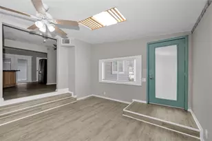 1122 E Oakwood St, Tarpon Springs, FL 34689 - Photo 3