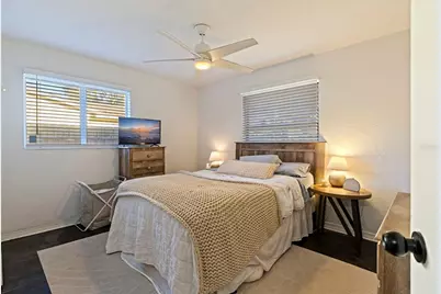 129 NW Lincoln Circle N, Saint Petersburg, FL 33702 - Photo 9