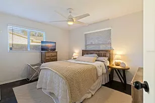 129 NW Lincoln Cir N, Saint Petersburg, FL 33702 - Photo 9