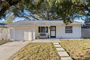 129 NW Lincoln Cir N, Saint Petersburg, FL 33702 - Photo 1