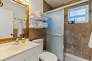 129 NW Lincoln Cir N, Saint Petersburg, FL 33702 - Photo 13