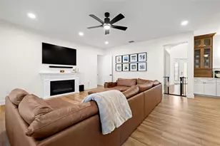 2102 Chestnut Forest Dr, Tampa, FL 33618 - Photo 23