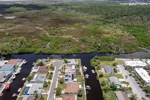 9910 Island Harbor Dr, Port Richey, FL 34668 - Photo 5
