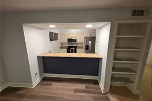 4417 Rayfield Dr, Sarasota, FL 34243 - Photo 9