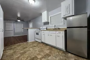 1327 NE 3rd Ave, Gainesville, FL 32641 - Photo 5