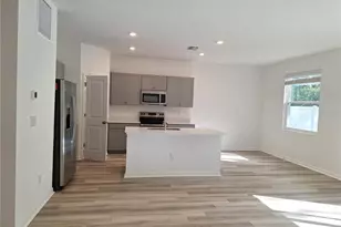 34916 Mulrion Dr, Zephyrhills, FL 33541 - Photo 5