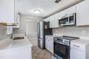 8234 Ravencroft Dr, Tampa, FL 33615 - Photo 11