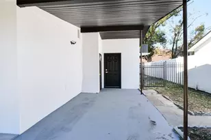 8641 May Cir, Tampa, FL 33614 - Photo 7